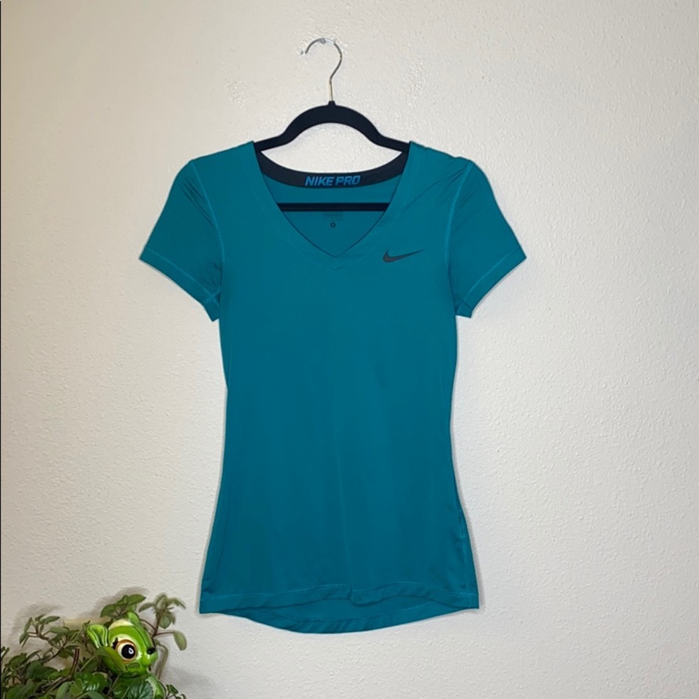 Nike Women’s Tee Size Small
